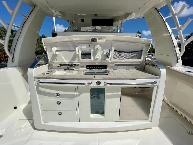 2016 Boston Whaler 420 Outrage