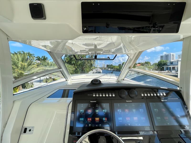 2016 Boston Whaler 420 Outrage