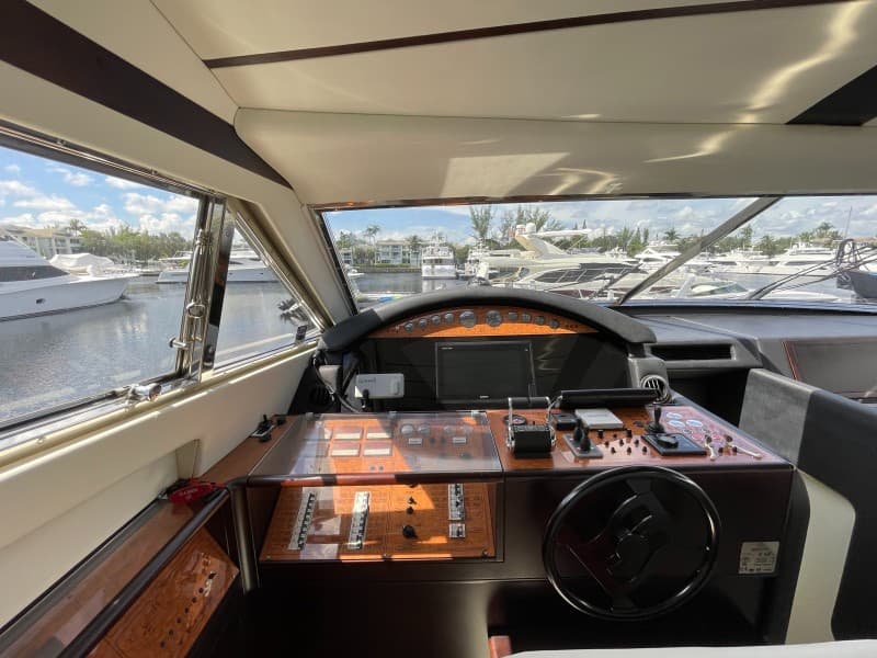2001 Ferretti Yachts 680