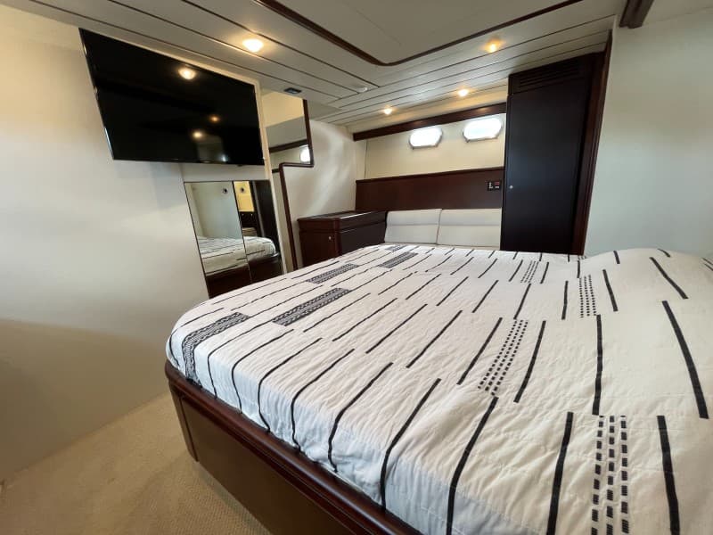 2001 Ferretti Yachts 680