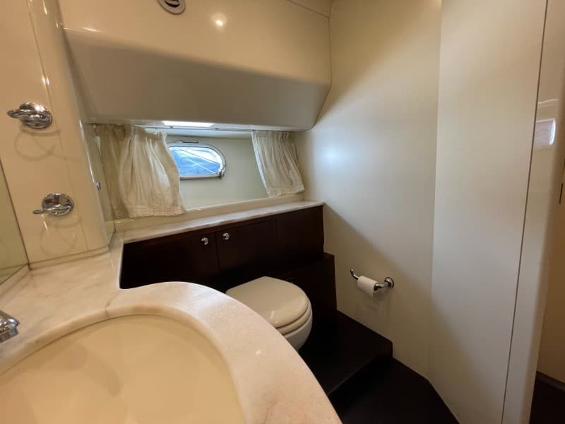 2001 Ferretti Yachts 680