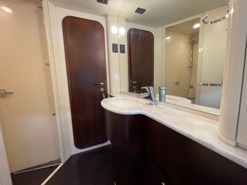 2001 Ferretti Yachts 680