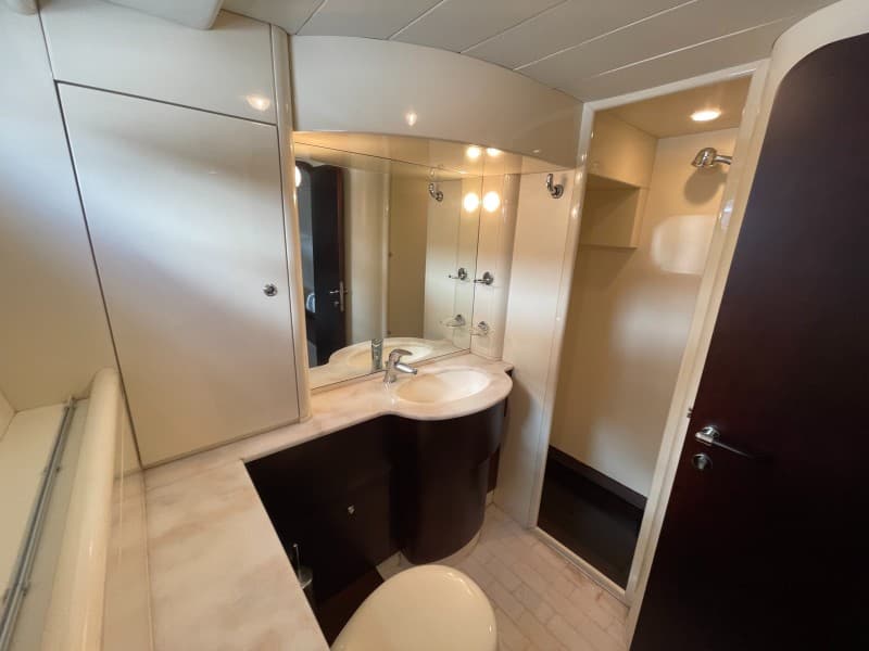 2001 Ferretti Yachts 680