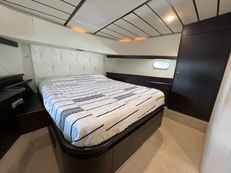 2001 Ferretti Yachts 680