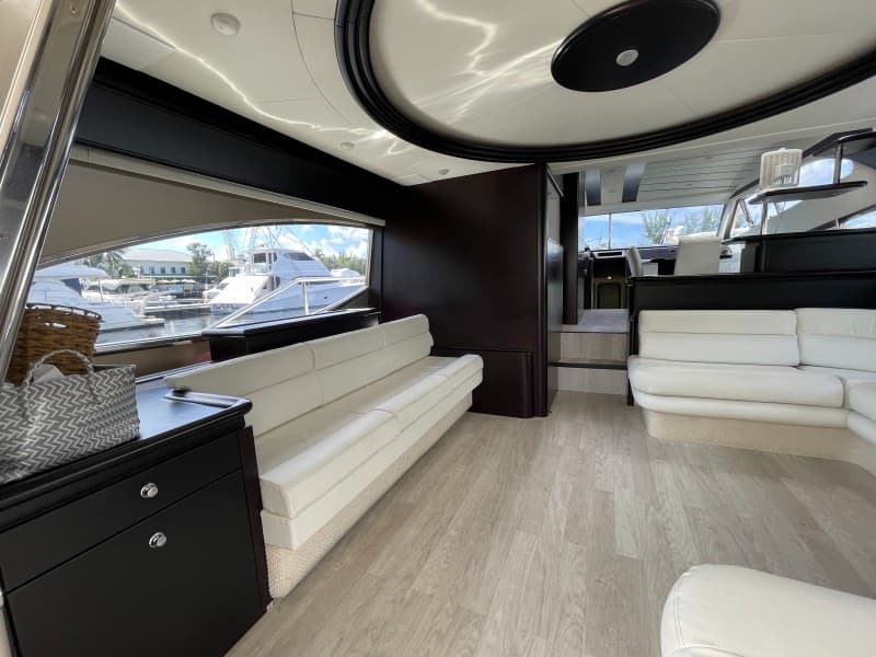 2001 Ferretti Yachts 680