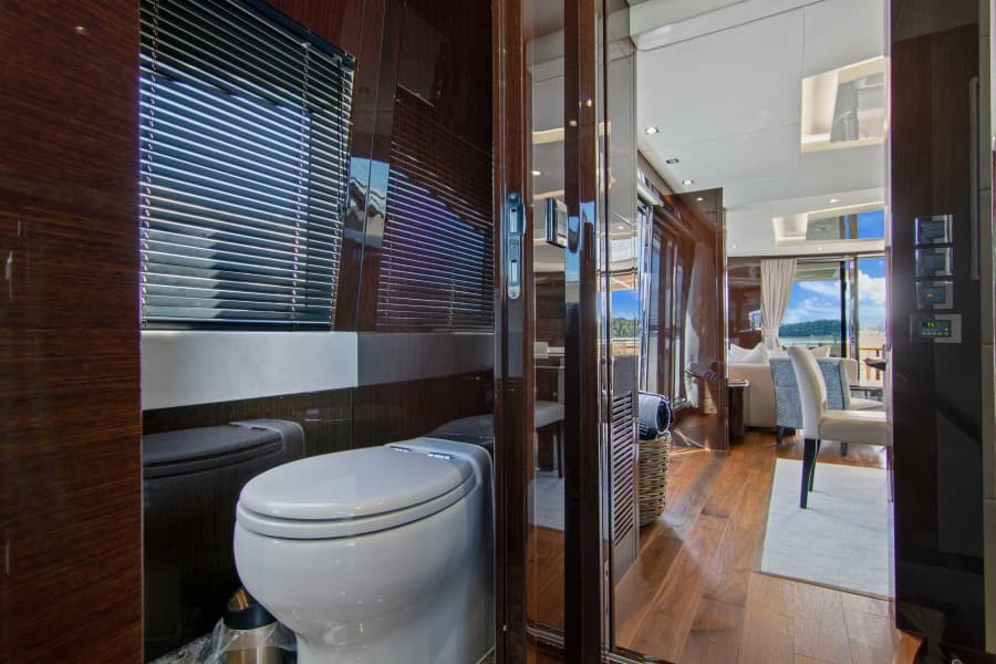 2019 Sunseeker 86 Yacht