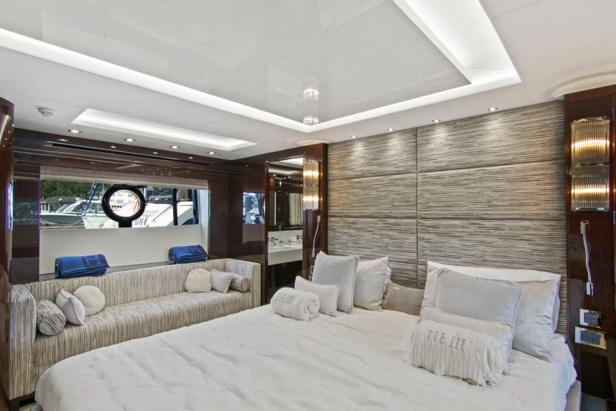 2019 Sunseeker 86 Yacht