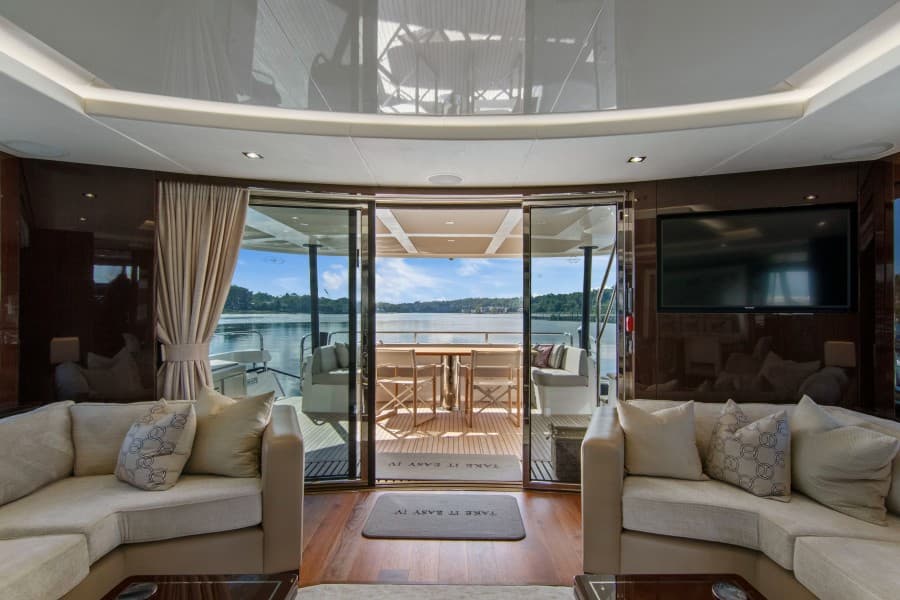 2019 Sunseeker 86 Yacht
