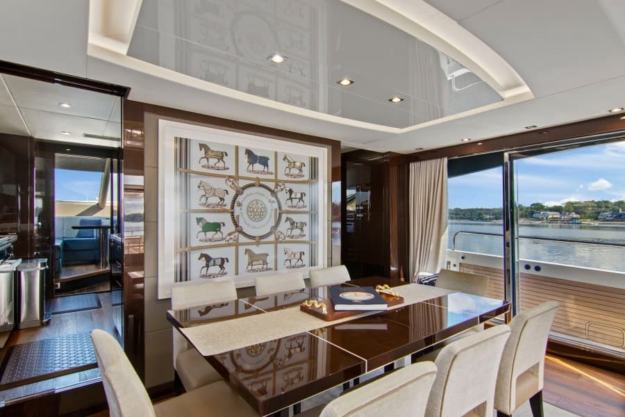2019 Sunseeker 86 Yacht