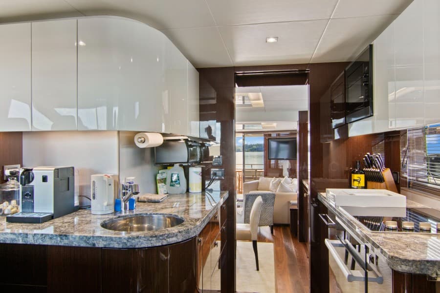 2019 Sunseeker 86 Yacht