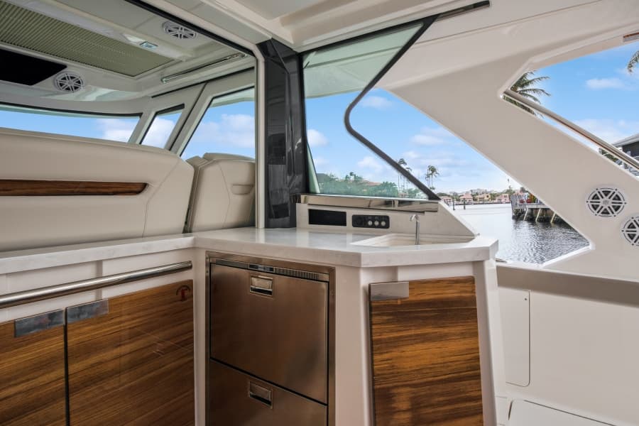 2022 Tiara Yachts 