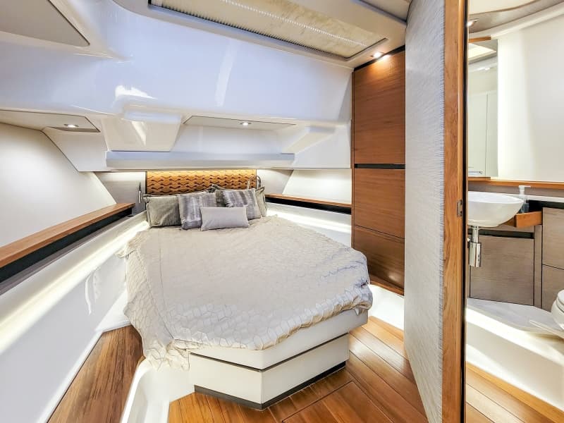 2022 Tiara Yachts 