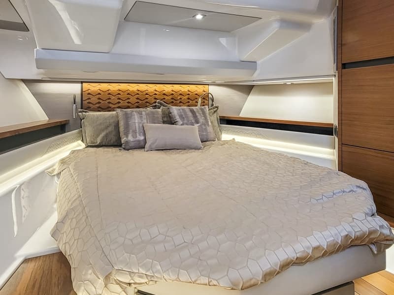 2022 Tiara Yachts 