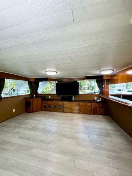 1983 Knight & Carver Custom Trideck