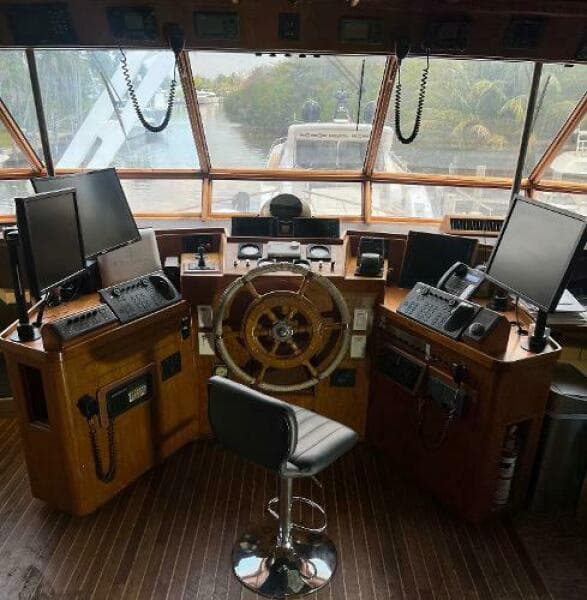 1983 Knight & Carver Custom Trideck