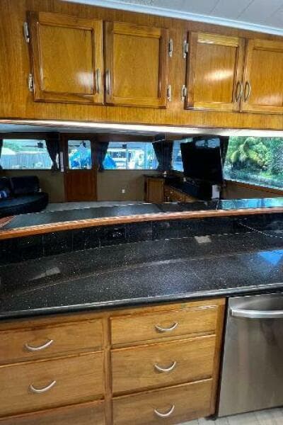 1983 Knight & Carver Custom Trideck