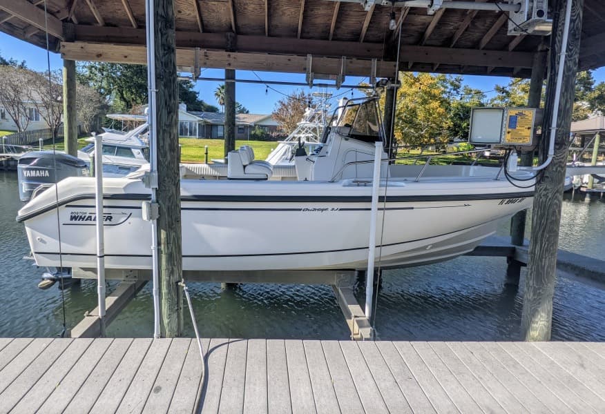 1998 Boston Whaler 23 Outrage