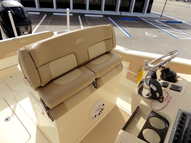 Scout 275 - Helm Pull Out chairs