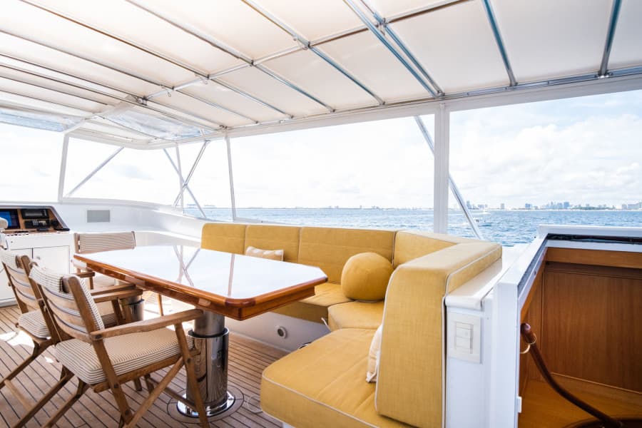 Flybridge Starboard Side Seating