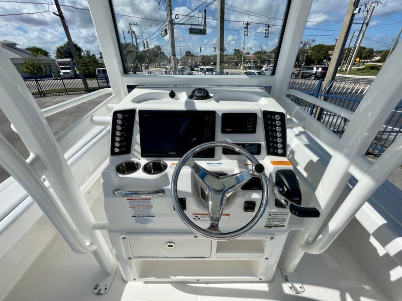 2019 Robalo 25' Cayman SD - Helm