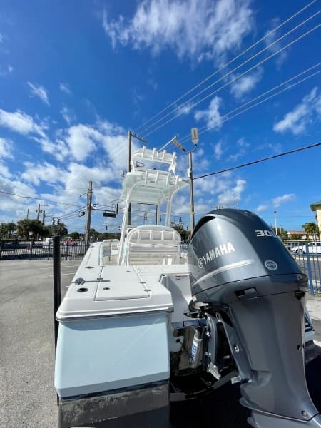 2019 Robalo 25' Cayman SD - Stern View profile