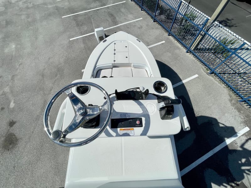 2019 Robalo 25' Cayman SD - Skydeck view