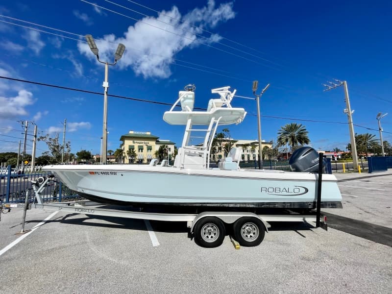 2019 Robalo 25' Cayman SD - portside profile