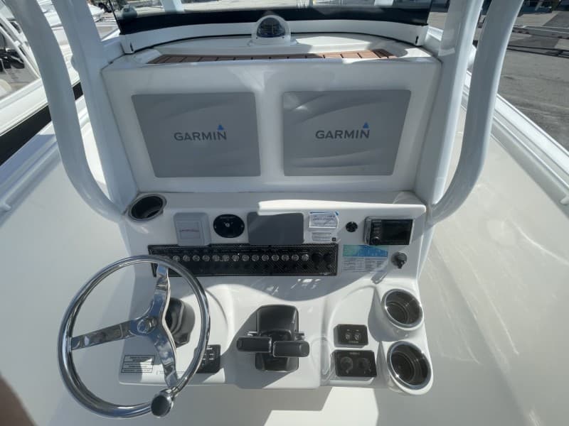 2018 Tidewater 28 280CC - helm