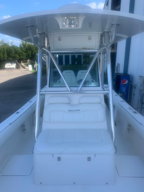 2010 Regulator 26 Forwarding Seating