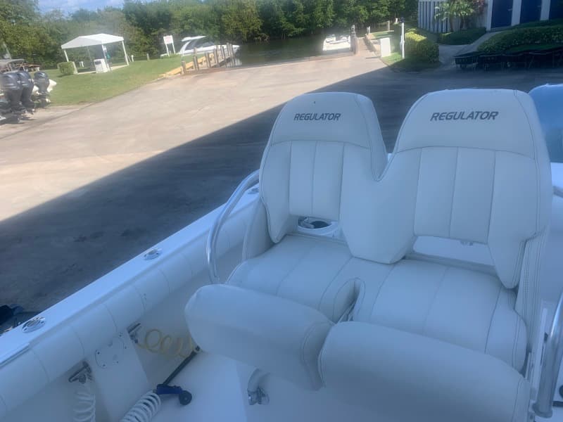2010 Regulator 26 Forwarding Seating