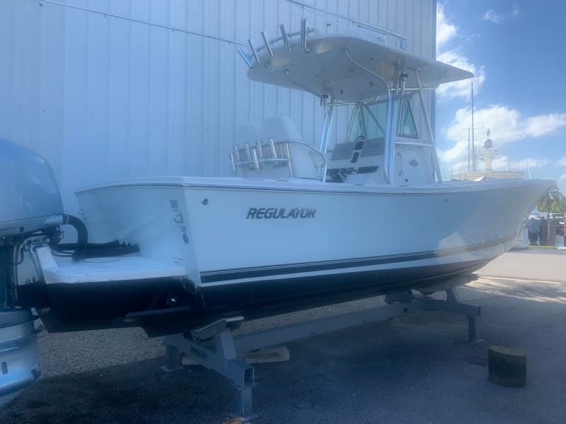 2010 Regulator 26 Forwarding Seating