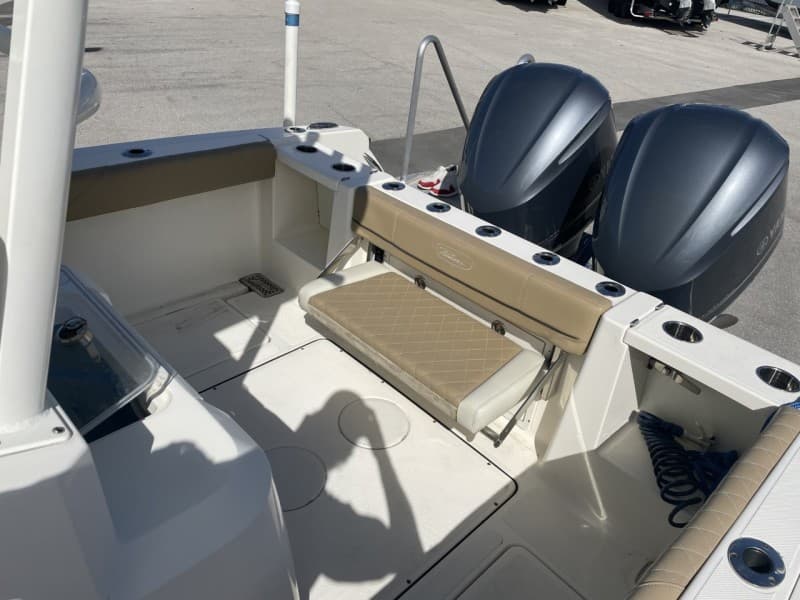 2020 Pioneer 266 Pelagic2020 Pioneer 266 Pelagic - bench seat