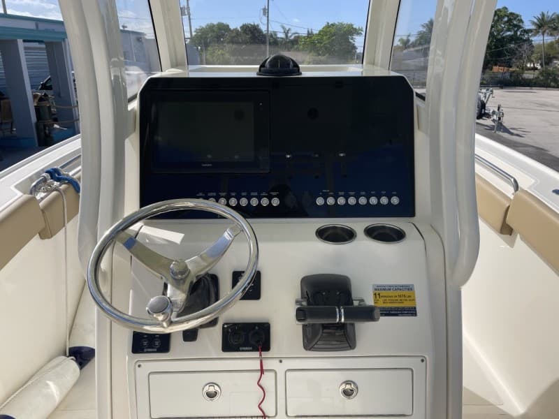 2020 Pioneer 266 Pelagic - console