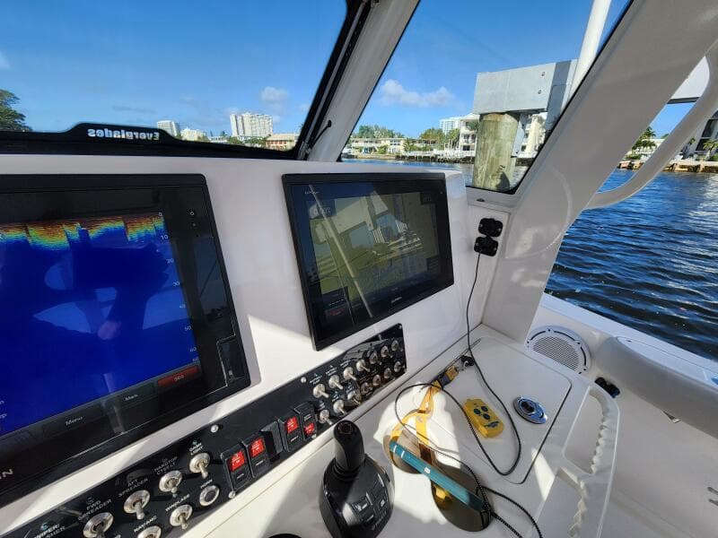 2019 Everglades 355 CC