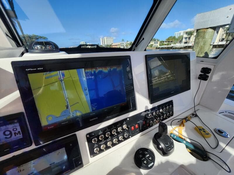 2019 Everglades 355 CC