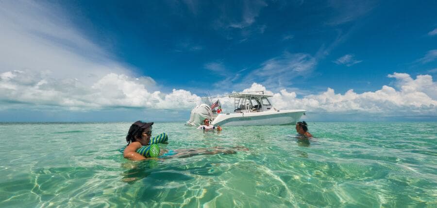 2019 Everglades 355 CC