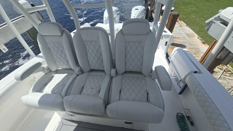2019 Everglades 355 CC