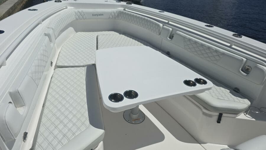 2019 Everglades 355 CC