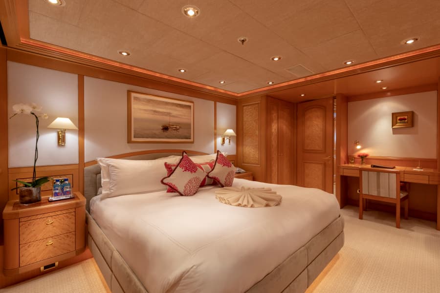 LAUREL 240'/73.15m Delta 2006/2014