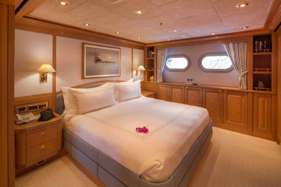 LAUREL 240'/73.15m Delta 2006/2014