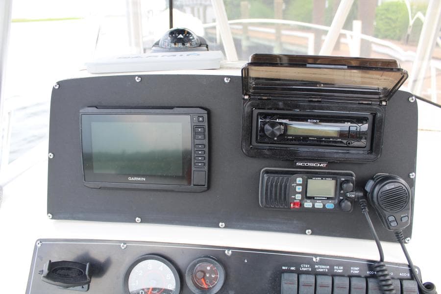 1999 Boston Whaler 23 Outrage