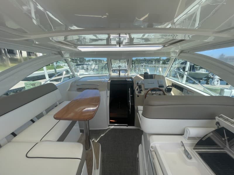 2015 Tiara Sport 3100 Coronet - helm deck 