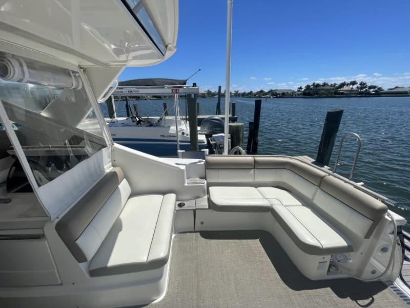 2015 Tiara Sport 3100 Coronet - cockpit