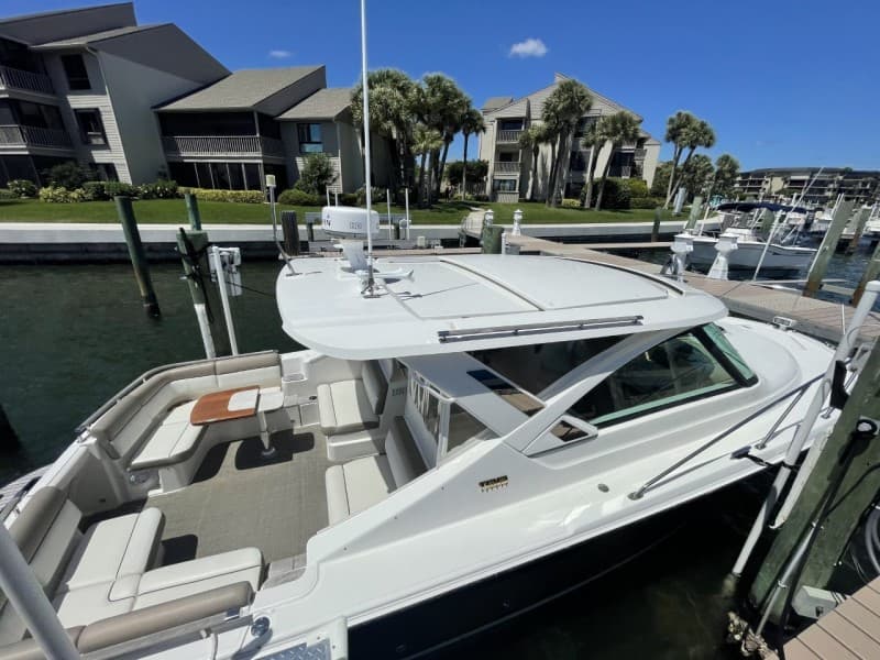 2015 Tiara Sport 3100 Coronet - sunhade closed