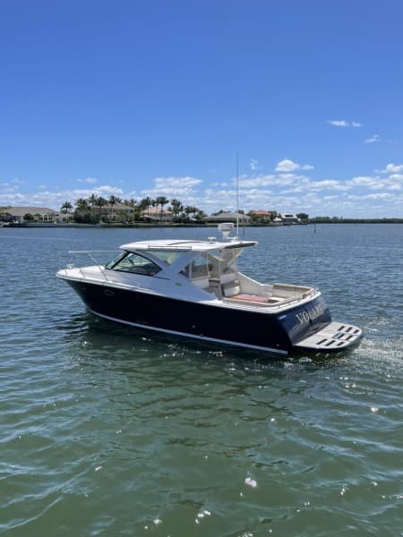 2015 Tiara Sport 3100 Coronet - portside profile
