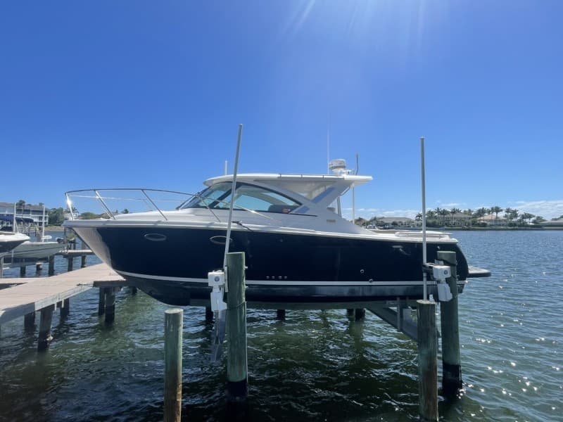 2015 Tiara Sport 3100 Coronet - portside profile