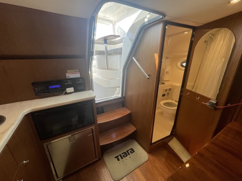 2015 Tiara Sport 3100 Coronet - galley