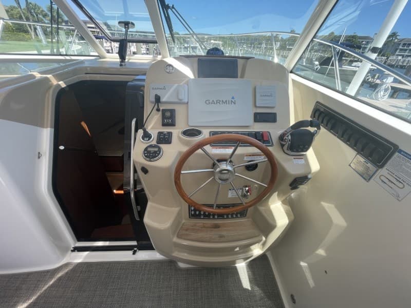 2015 Tiara Sport 3100 Coronet - helm