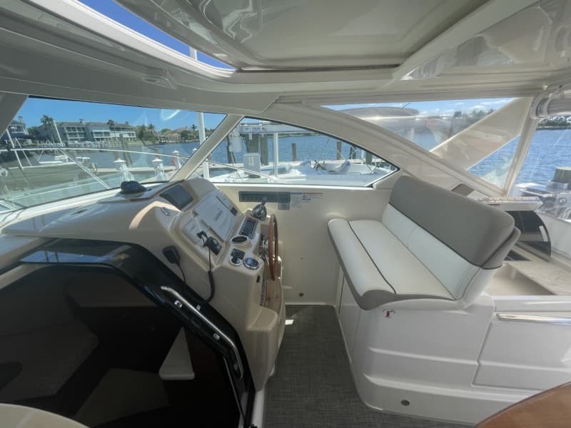 2015 Tiara Sport 3100 Coronet - helm