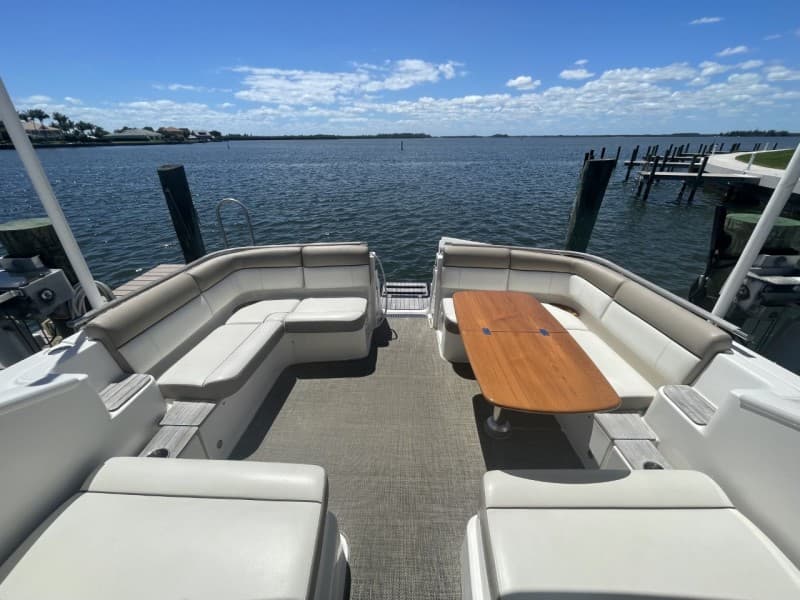 2015 Tiara Sport 3100 Coronet - cockpit